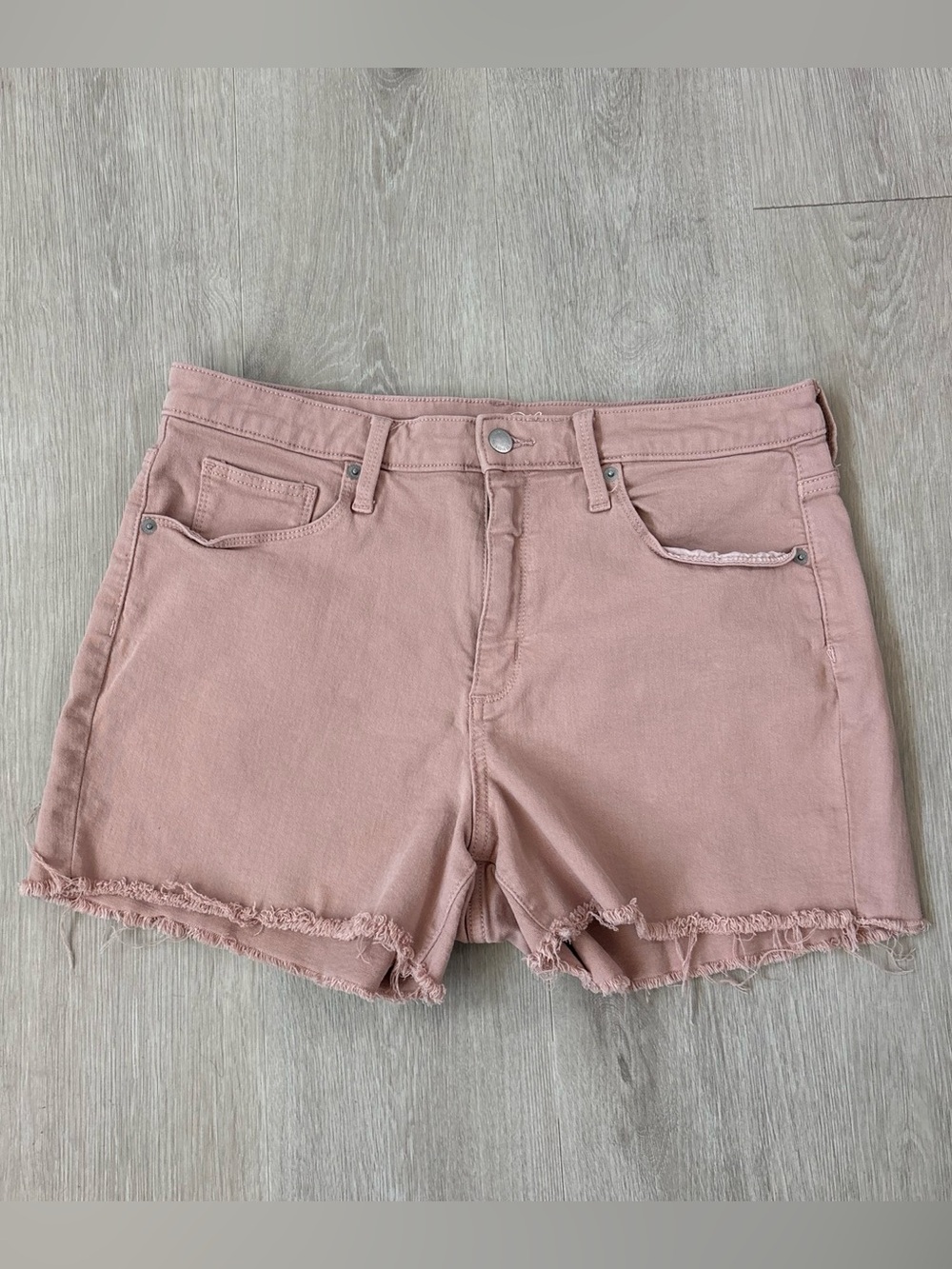 Universal Thread shorts high rise midi fit size 14
